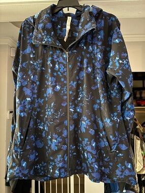 Lululemon shell jacket with stretch